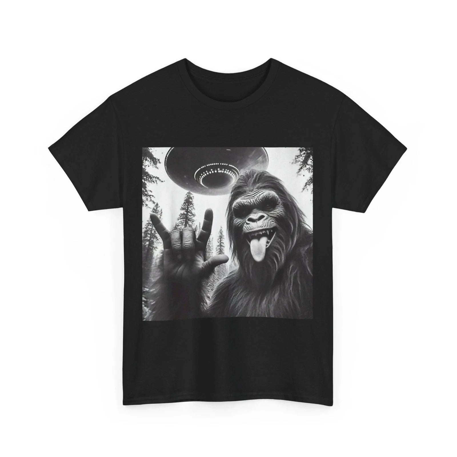 Funny Sasquatch Bigfoot Rock On Selfie With UFO Alien T-Shirt
